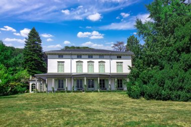 İsviçre 'deki Chralie Chaplin evinin manzarası.