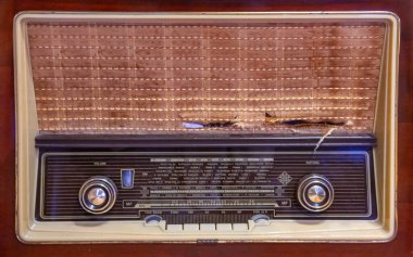 Eski moda radyo - ön taraf