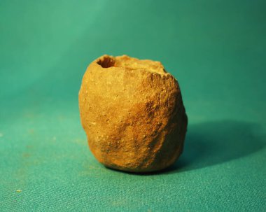 Arkeolojik alandan eski arkeolojik eser vazosu