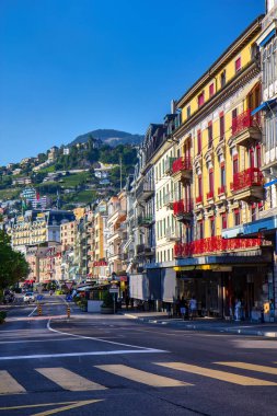 Dağ Manzaralı Zarif Montreux Caddesi - İsviçre