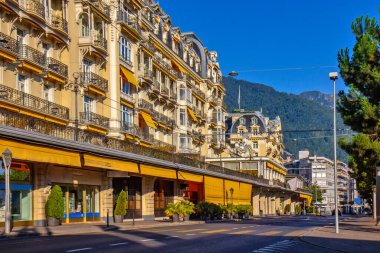 Dağ Manzaralı Zarif Montreux Caddesi - İsviçre