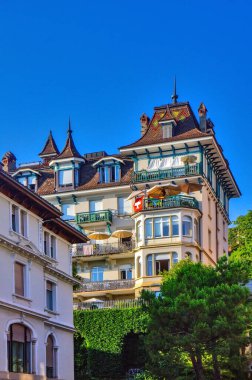 Eski bina manzaralı zarif Montreux Caddesi - İsviçre