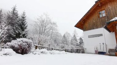 Dağdaki Alp evi.