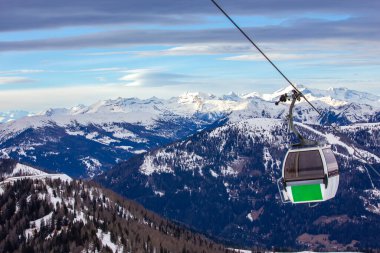 Alp Dağlarında Sahne Gondol Turu