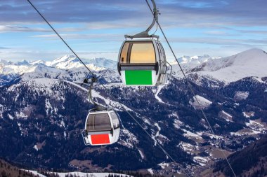 Alp Dağlarında Sahne Gondol Turu
