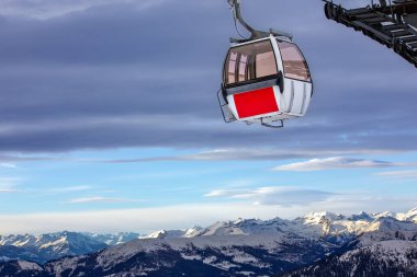Alp Dağlarında Sahne Gondol Turu