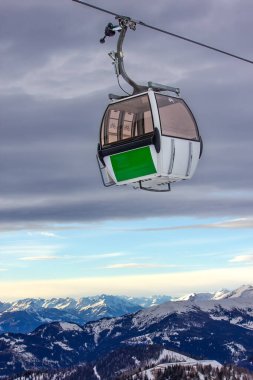 Alp Dağlarında Sahne Gondol Turu