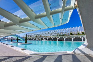 Valencia 'da Su kenarındaki Geleceğin Mimari Binası