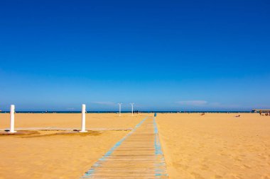 Valencia 'nın en büyük plajı Playa de la Malvarrosa' dır ve İspanya 'nın Valencia kentinde Akdeniz kıyısında yer almaktadır.
