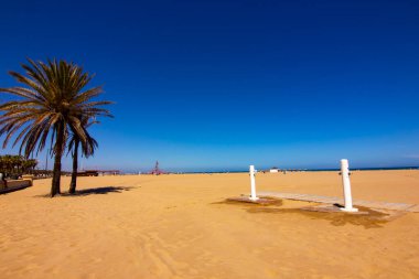 Valencia 'nın en büyük plajı Playa de la Malvarrosa' dır ve İspanya 'nın Valencia kentinde Akdeniz kıyısında yer almaktadır.