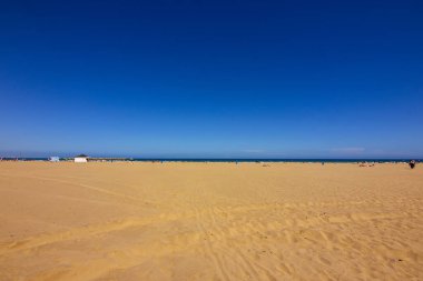 Valencia 'nın en büyük plajı Playa de la Malvarrosa' dır ve İspanya 'nın Valencia kentinde Akdeniz kıyısında yer almaktadır.