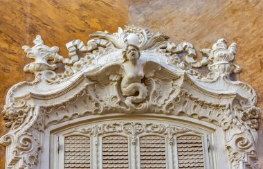 Ulusal Seramik Müzesi 'nin dış görünüşü, balkonu ve sanat detayları, Valencia, İspanya