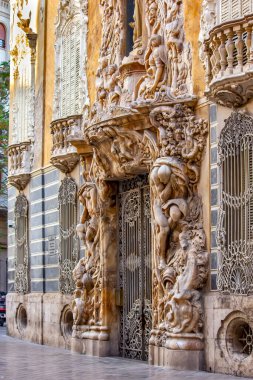 Ulusal Seramik Müzesi 'nin dış görünüşü, balkonu ve sanat detayları, Valencia, İspanya