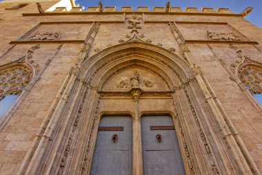 Lonja de la Seda Valencia, İspanya 'da Valencia' da geç dönem Gotik tarzı bir sivil binadır.