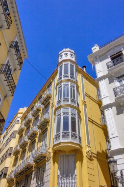 Valencia 'nın canlı mimarisi ve şehir güzelliğinin sergilendiği pitoresk bir sokak..