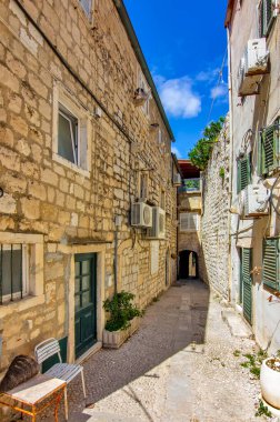 Hırvatistan 'ın Dubrovnik kentindeki dar sokağa bak
