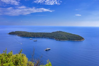 Hırvatistan 'ın Dubrovnik kenti yakınlarındaki Lokrum adasına bak