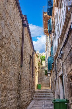 Hırvatistan 'ın Dubrovnik kentindeki dar sokağa bakış açısı