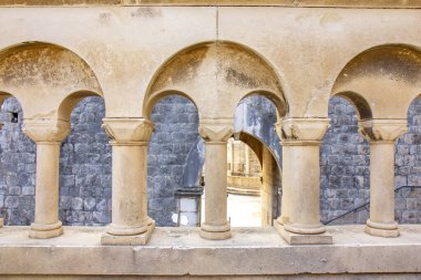 Dubrovnik, Hırvatistan: Mimari simgelere sahip antik taş inşa edilmiş tarihi şehir.