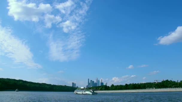Cidade Moscovo Tipo Edifícios Cidade Moscou Partir Aterro Rio Moscou — Vídeo de Stock