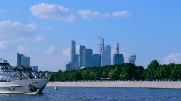 Moskou Stad Soort Gebouwen Moskou Stad Vanaf Dijk Van Rivier — Stockvideo