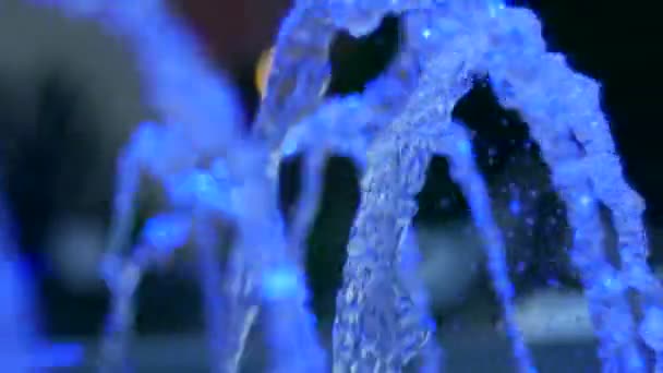 Krásné Pozadí Tryskami Vodní Fontány Velkolepé Modré Osvětlení — Stock video