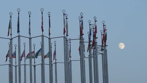 Nemzetközösségi Zászlók Esti Égbolt Ellen Európa Tér Moszkva — Stock videók