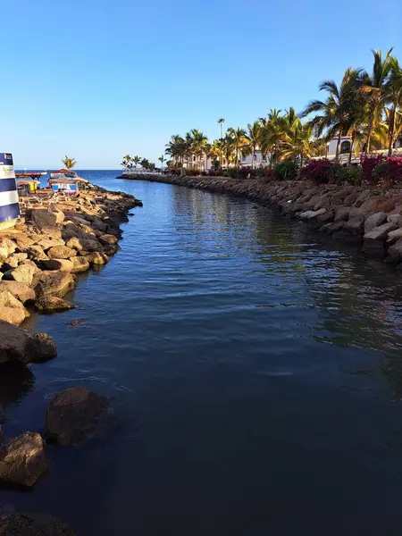 Puerto de Mogan, İspanya, 22 Aralık 2022. Puerto de Mogan, Gran Canaria, İspanya 'daki renkli evler.