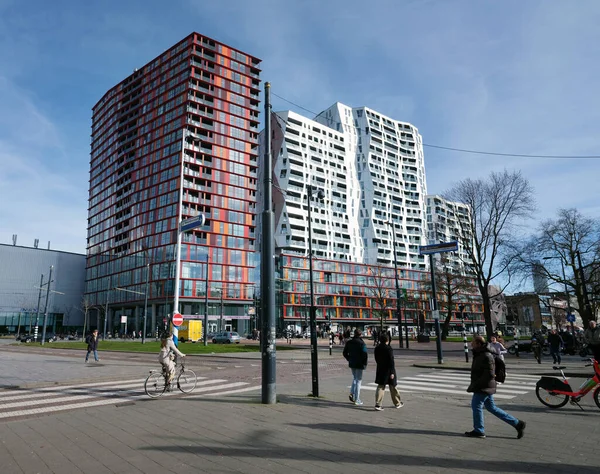 Rotterdam Nederland Maart 2023 Mensen Straat Buurt Van Nieuwe Woongebouwen — Stockfoto