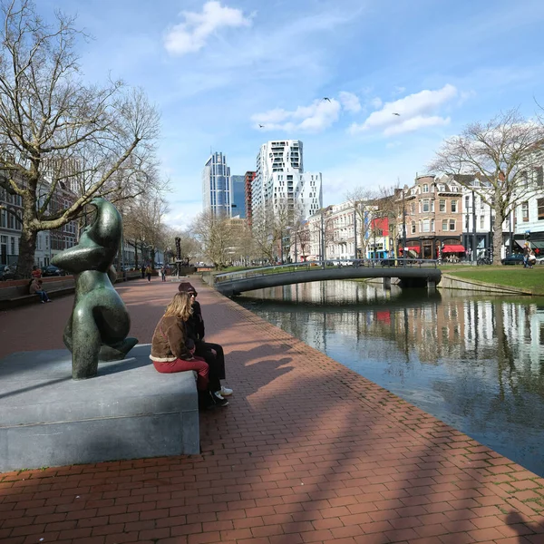 Rotterdam Nederland Mars 2023 Modern Konst Längs Kanalen Centrum Holländska — Stockfoto