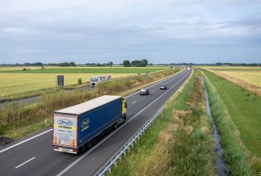 Zedelgem, Belçika, 27 Haziran 2023: Batı kanadındaki Brugge 'un 403 numaralı karayolu trafiği