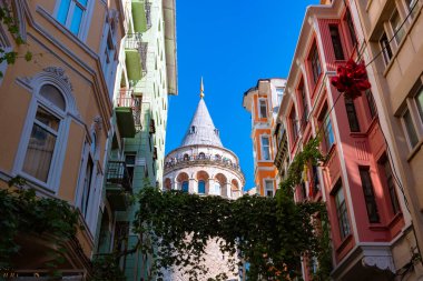 Galata Kulesi ve tarihi binalar. İstanbul 'daki arka plan fotoğrafına git. Türkiye 'nin arka plan fotoğrafını ziyaret et.