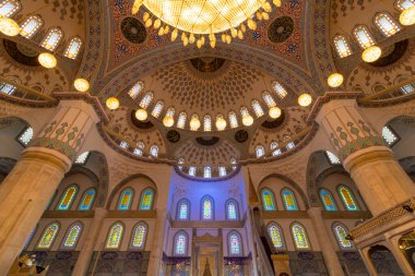 Cami fotoğrafı. Ankara 'daki Kocatepe Camii. Ramazan ya da İslami arkaplan fotoğrafı. Ankara Türkiye - 5.17.2022