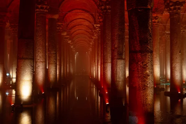 Kolonner Och Reflektioner Över Vattnet Cistern Basilica Cistern Istanbul Bysantinsk — Stockfoto