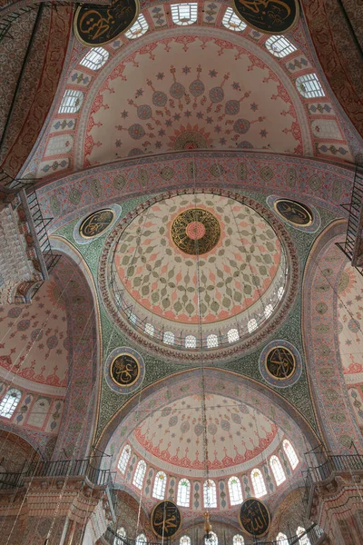 伊斯兰背景垂直照片 Eminonu新清真寺或Yeni Cami 斋月或伊斯兰背景 伊斯坦布尔Turkiye 2022 — 图库照片