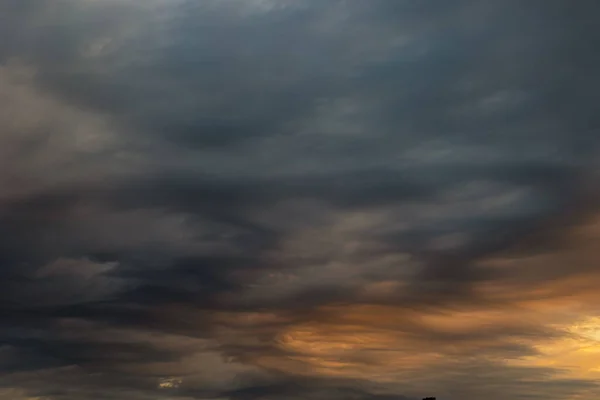 Dramatische Wolken Bei Sonnenaufgang Oder Sonnenuntergang Konzeptfoto Zur Wettervorhersage Dunkle — Stockfoto