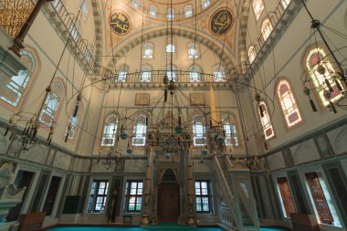 Ayazma Camii 'nin içi. Geç dönem Osmanlı mimari arka plan fotoğrafı. İstanbul Türkiye - 9.24.2022