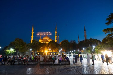 Sultanahmet ya da turistli Mavi Cami. İstanbul 'daki arka plan fotoğrafına git. İstanbul Türkiye - 8.12.2022