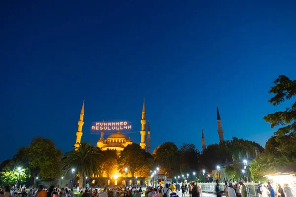 Ταξίδι Στην Κωνσταντινούπολη Φωτογραφία Φόντου Άνθρωποι Και Σουλταναχμέτ Μπλε Τζαμί — Φωτογραφία Αρχείου