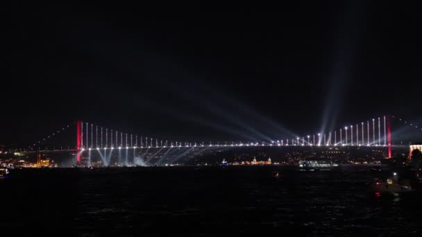Istanbul Nattutsikt Spotlights Bosporbron Nytt Firande Eller Nationella Helgdagar Turkiet — Stockvideo