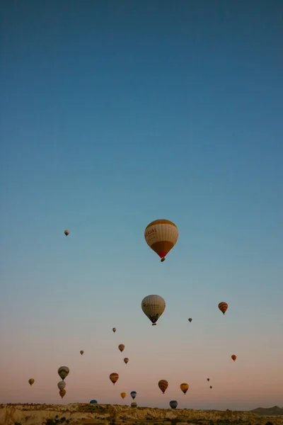 Kappadocia Hőlégballonok Függőleges Fénykép Utazás Cappadociába Nevsehir Turkiye 2021 Február — Stock Fotó
