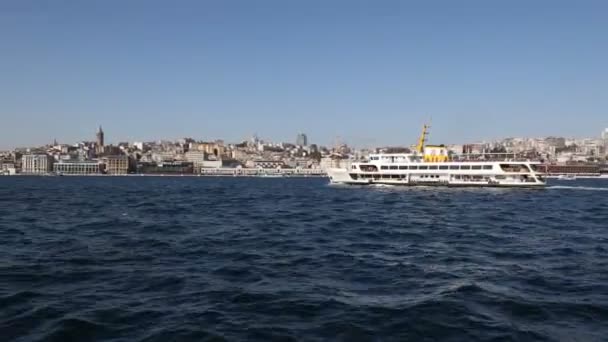 伊斯坦布尔的渡口和城市景观 Bosphorus旅游概念4K视频 伊斯坦布尔Turkiye 2022 — 图库视频影像