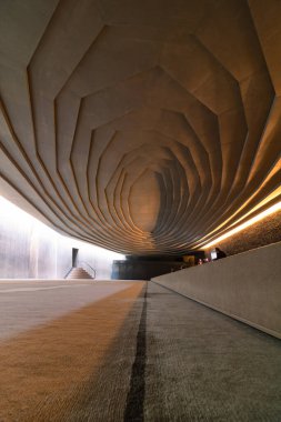 İstanbul 'daki Sancaklar Camii' nin içi. Modern İslami mimari. Ramazan veya kandil veya laylat al-Qadr veya kadir gecesi arkaplan fotoğrafı. İstanbul Türkiye - 11.12.2022