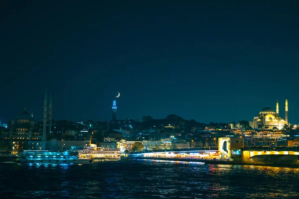 Vue Istanbul Avec Pont Galata Mosquée Suleymaniye Croissant Lune Nuit — Photo
