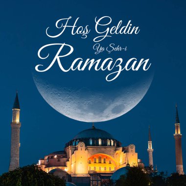 Hos Geldin Ya Sehr-i Ramazan ya da Ramazan Kareem İngilizce. Ayasofya ve hilal. Resimdeki kutsal Ramazan ayına hoş geldiniz..