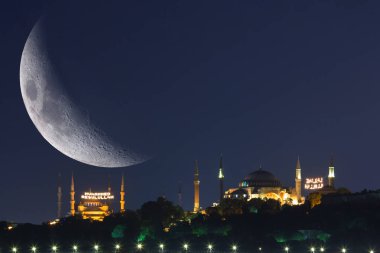 Ayasofya ve Hilal aylı Sultanahmet Camii. Ramazan konsepti fotoğrafı. Muhammed, Allah 'ın Resulü' nün resmi..