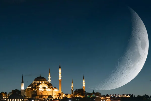 Iszlám Koncepció Fotó Félhold Szulejmán Mecsettel Ramadán Vagy Laylat Qadr — Stock Fotó