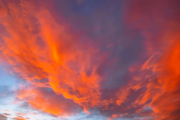 Cloudscape Atardecer Dramática Vista Nubes Atardecer Nubes Naranjas — Foto de Stock