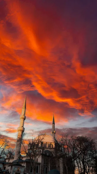 Ραμαζάνι Ισλαμική Φωτογραφία Έννοια Eyup Σουλτάν Τζαμί Και Δραματικό Ουρανό — Φωτογραφία Αρχείου
