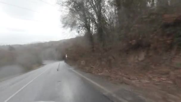 Conducir Por Carretera Campo Invierno Con Tiempo Lluvioso Video Bosque — Vídeo de stock